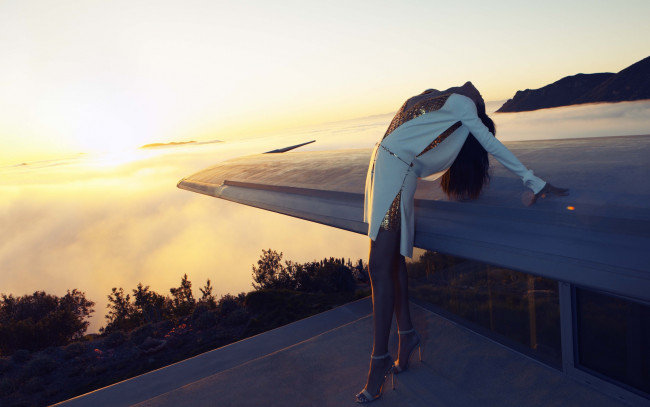 Обои картинки фото музыка, rihanna, жакет, певица, крыша, небо