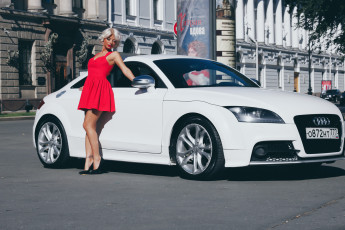 Картинка девушка+и+авто автомобили -авто+с+девушками девушка женщина разноцветная сексуальная модель звезда позирует разная обувь верхняя стильная одежда нижнее эротическое бельё трусы лифчик аксессуары макияж колготки чулки и множество элементов на фотографии