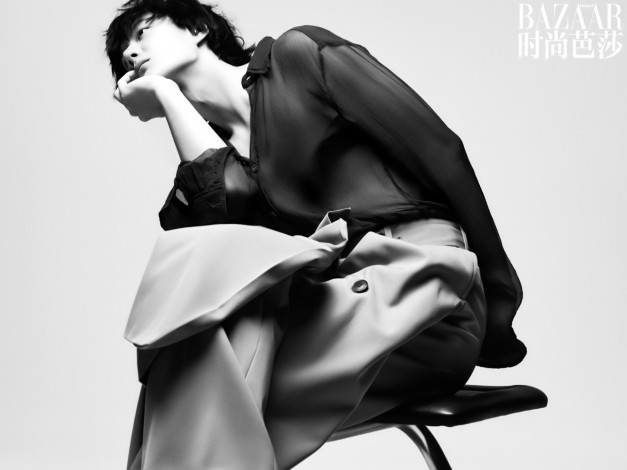 Обои картинки фото мужчины, wang yi bo, актер, рубашка, стул