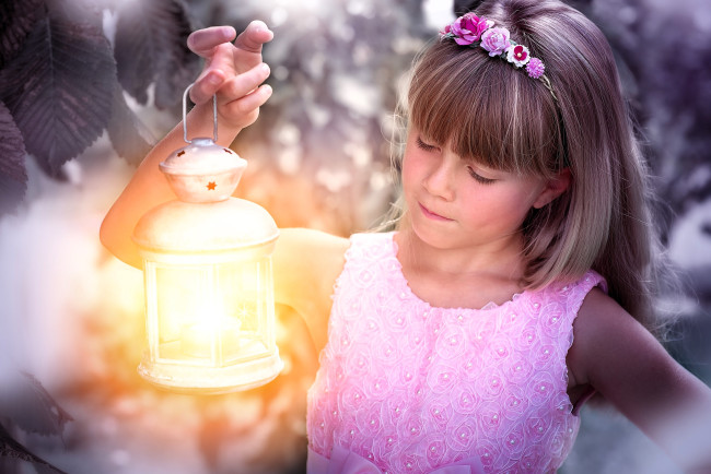 Обои картинки фото разное, дети, девочка, платье, фонарь, венок