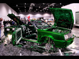 Картинка автомобили выставки уличные фото