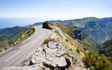 Картинка природа дороги серпантин горы камни трава