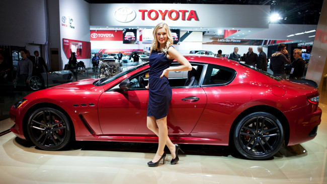 Обои картинки фото maserati, granturismo, автомобили, авто, девушками, италия, спортивный, эксклюзив