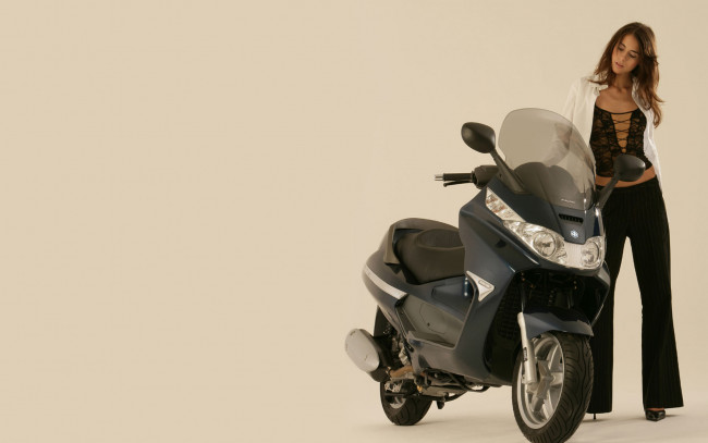 Обои картинки фото мотоциклы, мото, девушкой, piaggio, девушка