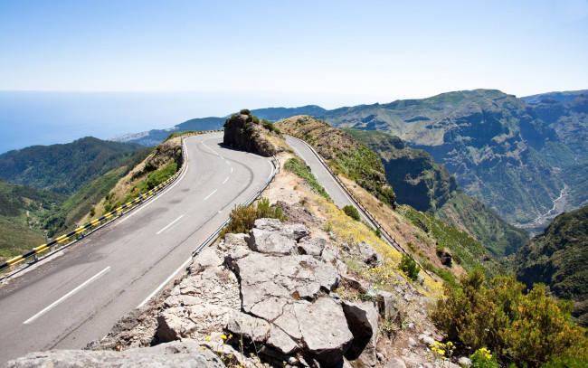 Обои картинки фото природа, дороги, серпантин, горы, камни, трава
