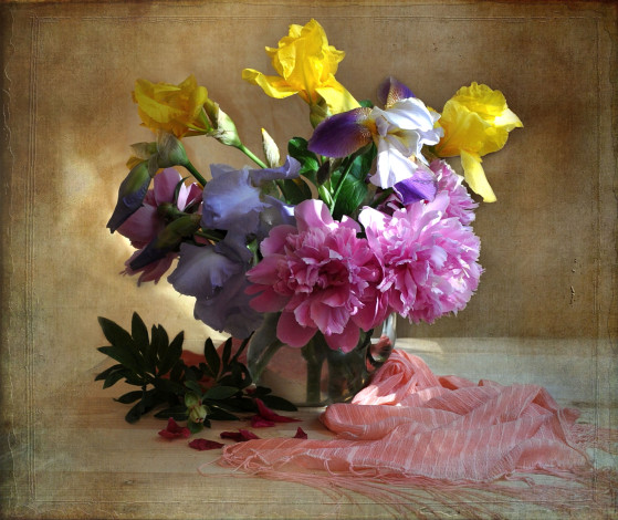 Обои картинки фото цветы, букеты,  композиции, пионы, ирисы