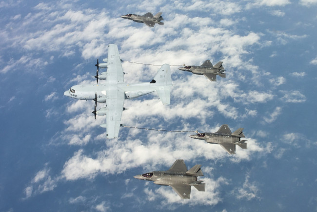 Обои картинки фото авиация, разные вместе, c130, aerial, refueling, f-35, super, hercules