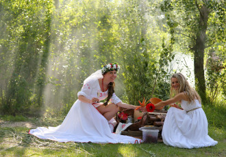 Картинка девушки -unsort+ группа+девушек природа наряд красота