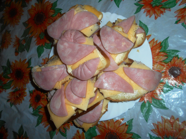 Обои картинки фото еда, бутерброды,  гамбургеры,  канапе, хлеб, колбаса, сыр