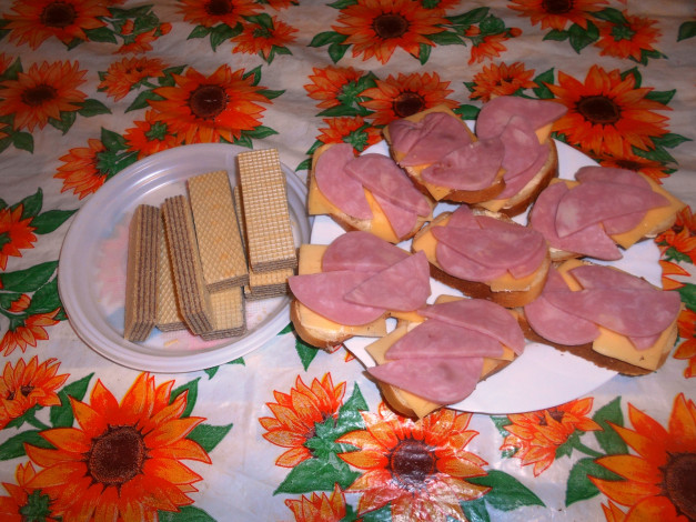 Обои картинки фото еда, бутерброды,  гамбургеры,  канапе, хлеб, колбаса, сыр