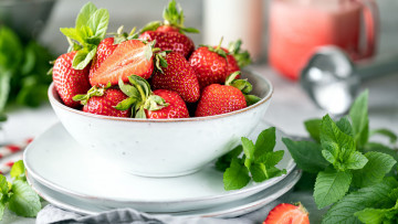 Картинка еда клубника +земляника мята