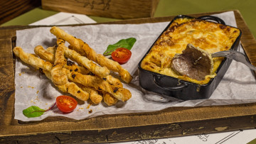 Картинка еда вторые+блюда гратинированный говяжий язык запеченный с тыквой и шпинатом