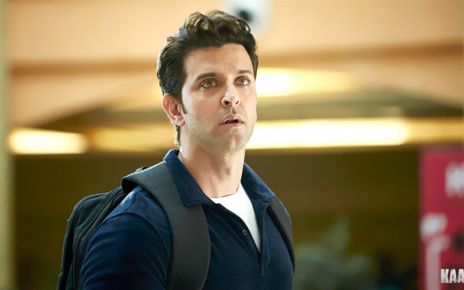 Обои картинки фото мужчины, hrithik roshan, рюкзак