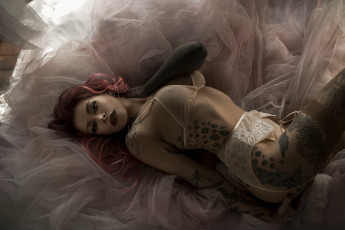 Картинка девушка+-+girl девушки -+рыжеволосые+и+разноцветные девушка женщина разноцветная сексуальная модель звезда позирует разная обувь верхняя стильная одежда нижнее эротическое бельё трусы лифчик аксессуары макияж колготки чулки и множество элементов на фотографии