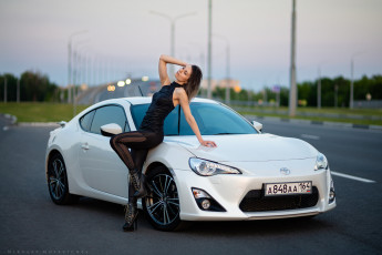 Картинка девушка+и+авто автомобили -авто+с+девушками девушка женщина брюнетка темноволосая сексуальная модель звезда позирует разная обувь верхняя стильная одежда нижнее эротическое бельё трусы лифчик колготки чулки аксессуары макияж и множество элементов на фотографии