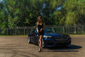 Картинка девушка+и+авто автомобили -авто+с+девушками девушка женщина шатенка темноволосая сексуальная модель звезда позирует разная обувь верхняя стильная одежда нижнее эротическое бельё трусы лифчик колготки чулки аксессуары макияж и множество элементов на фотографии