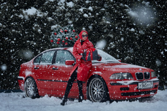 Картинка девушка+и+авто автомобили -авто+с+девушками девушка женщина блондинка светловолосая сексуальная модель звезда позирует разная обувь верхняя стильная одежда нижнее эротическое бельё трусы лифчик колготки чулки аксессуары макияж и множество элементов на фотографии