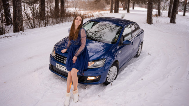 Обои картинки фото автомобили, -авто с девушками, volkswagen, polo