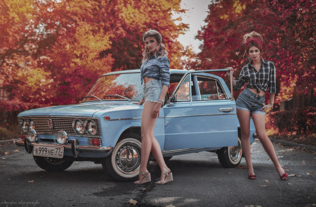 Обои картинки фото девушки и авто, автомобили, -авто с девушками, девушки, женщины, две, вместе, разные, сексуальные, модели, звёзды, позируют, разная, обувь, верхняя, стильная, одежда, нижнее, эротическое, бельё, трусы, лифчик, аксессуары, макияж, колготки, чулки, и, множество, элементов, на, фотографии