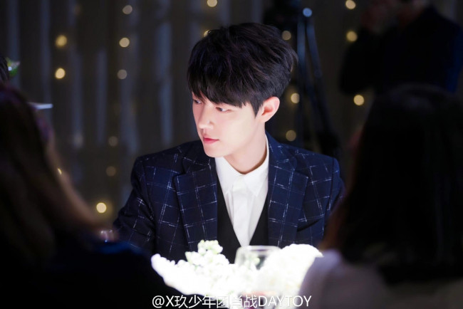 Обои картинки фото мужчины, xiao zhan, актер, лицо, пиджак, застолье