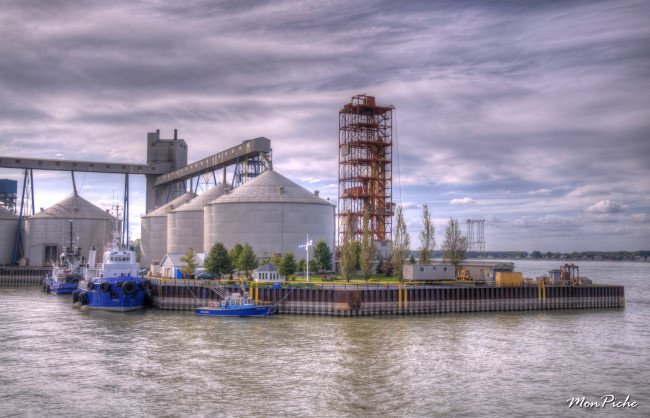 Обои картинки фото the, port, of, sorel, in, mont&, 233, r&, gie, region, корабли, порты, причалы, квебек