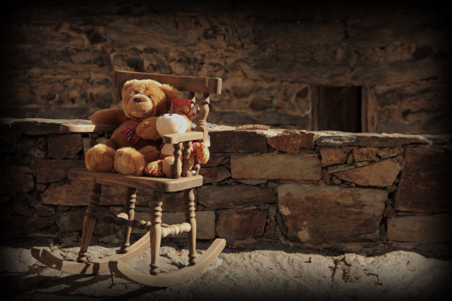 Обои картинки фото разное, игрушки, мишка, ослик, качалка