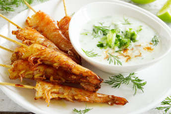 обоя еда, рыба,  морепродукты,  суши,  роллы, соус, креветки