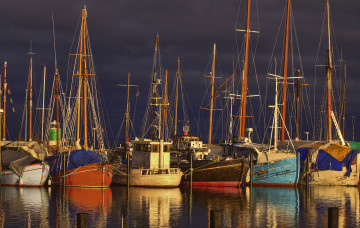 Картинка корабли разные+вместе причал рыболовецкие шхуны