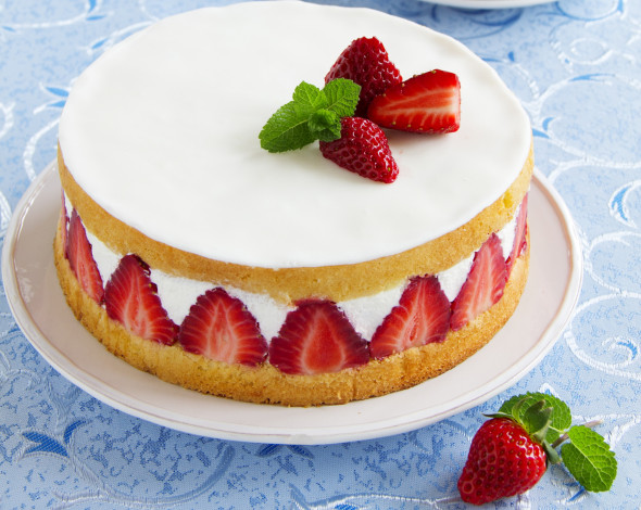 Обои картинки фото еда, торты, крем, клубника