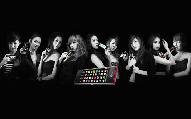 Обои картинки фото бренды, lg, девушки, смартфон