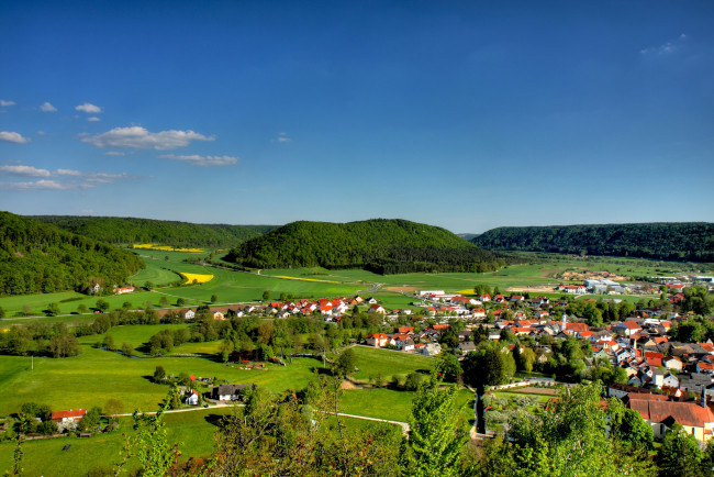 Обои картинки фото германия бавария дитфурт-ан-дер-альтмюль, города, - панорамы, городок, бавария, пейзаж, германия, трава, дома