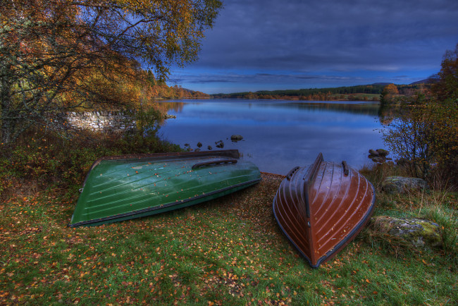 Обои картинки фото корабли, лодки,  шлюпки, река, лес, берег, лужайка