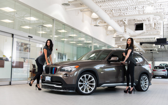 Обои картинки фото автомобили, -авто с девушками, bmw