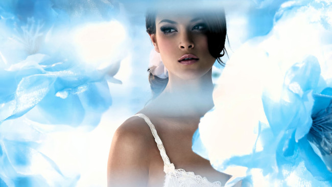 Обои картинки фото девушки, jenna pietersen, шатенка, лицо, белье, цветы