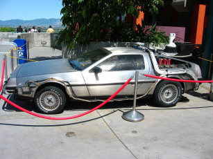 Картинка автомобили выставки уличные фото delorean