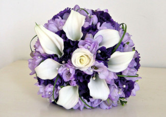 Картинка цветы букеты композиции фрезия роза эустома каллы