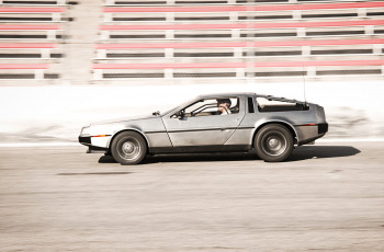 Картинка автомобили dmc delorean