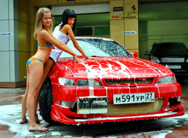 Обои картинки фото автомобили, авто, девушками, девушки, пена, автомойка