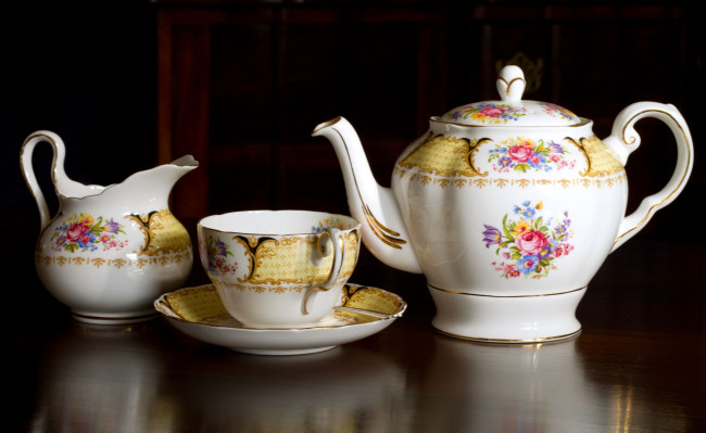 Обои картинки фото разное, посуда, столовые, приборы, кухонная, утварь, чашка, блюдце, чайник, молочник