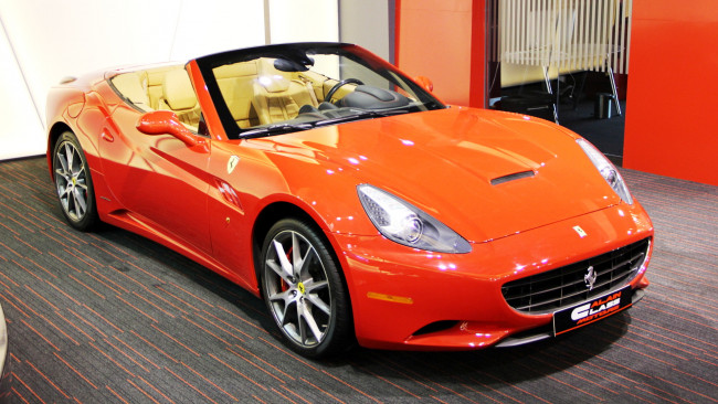 Обои картинки фото ferrari, california, автомобили, выставки, уличные, фото, спортивные, гоночные, s, p, a, италия