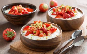 Картинка еда мороженое +десерты ягоды клубника йогурт сладкое десерт