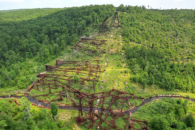 Обои картинки фото природа, стихия, лес, виадук, обломки, торнадо