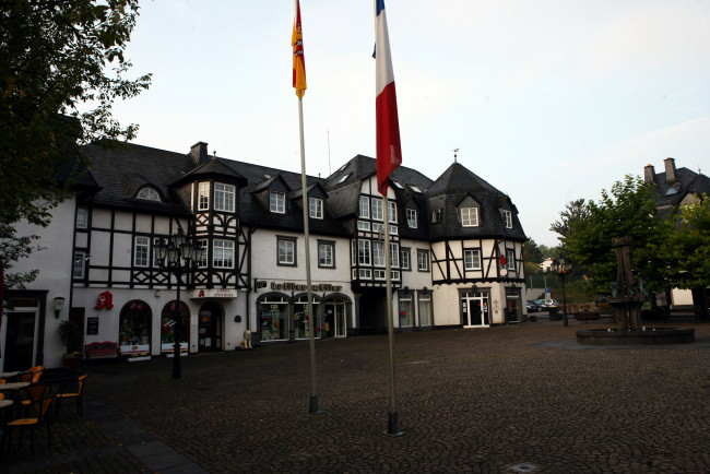 Обои картинки фото города, - улицы,  площади,  набережные, аптека, фонтан