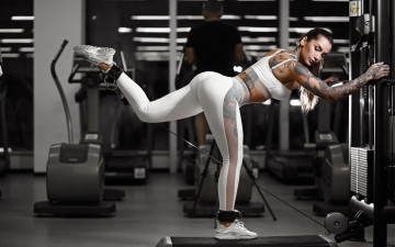 Картинка спорт фитнес зал фон взгляд девушка