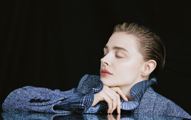 Обои картинки фото девушки, chloe grace moretz, актриса, лицо, пальто, воланы