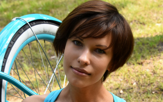 Обои картинки фото suzanna a, девушки, - лица,  портреты, suzanna, a, aye, susi, r, nadia, p, девушка, модель, брюнетка, красотка, взгляд, макияж, красавица, стройная, поза