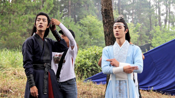 Картинка разное знаменитости ван ибо сяо чжань костюмы съемки