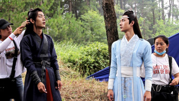 Картинка разное знаменитости ван ибо сяо чжань съемки костюмы люди