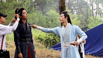 Картинка разное знаменитости ван ибо сяо чжань съемки костюмы люди