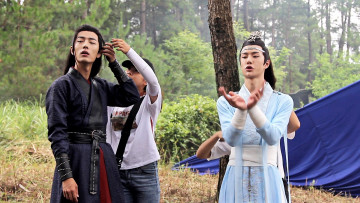 Картинка разное знаменитости ван ибо сяо чжань костюмы съемки